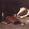 Stilleven met boeken en witte schelp
